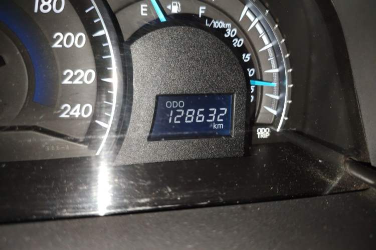 Used Toyota Camry 2015 2.0G Premier Edition Odometer Close Up