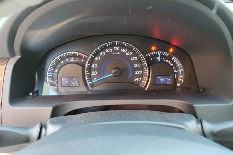Used Toyota Camry 2015 2.0G Premier Edition Odometer Close Up