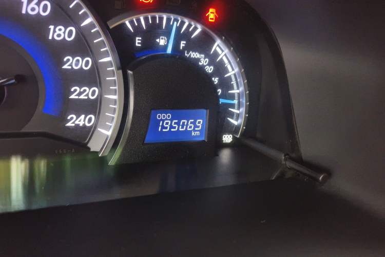 Used Toyota Camry 2015 2.0G Premier Edition Odometer Close Up