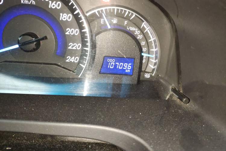 Used Toyota Camry 2015 2.0E Elite Edition Odometer Close Up