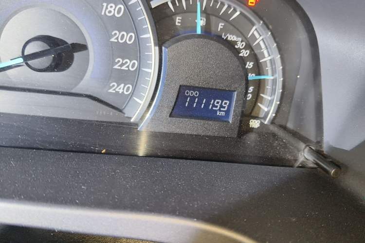 Used Toyota Camry 2015 2.0G Premier Edition Odometer Close Up