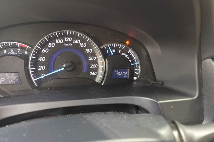 Used Toyota Camry 2015 2.0G Premier Edition Odometer Close Up