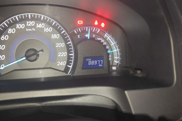 Used Toyota Camry 2015 2.0G Premier Edition Odometer Close Up