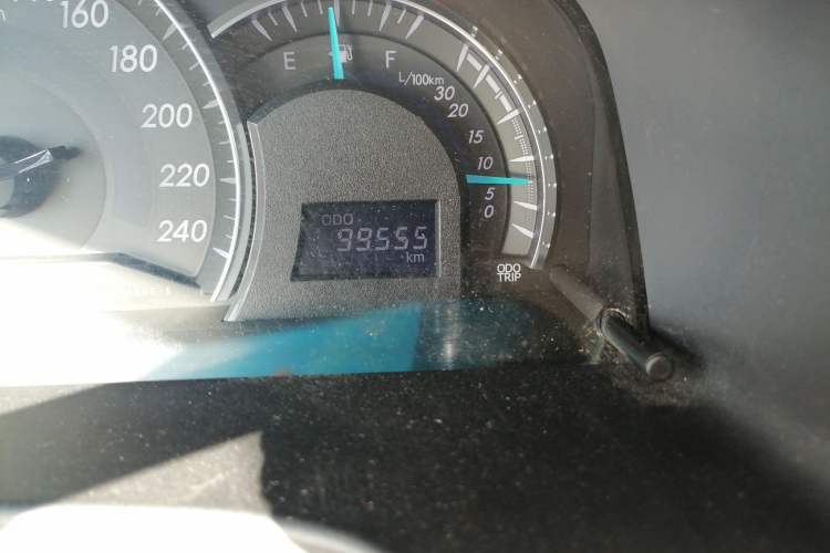 Used Toyota Camry 2015 2.0G Premier Edition Odometer Close Up