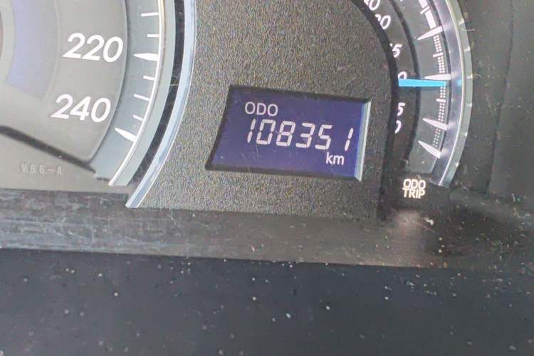 Used Toyota Camry 2015 2.0G Premier Edition Odometer Close Up