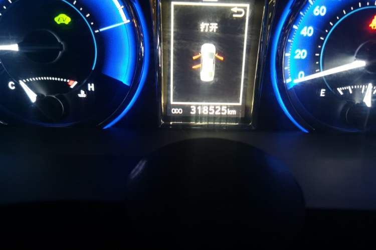 Used Toyota Camry 2015 Dual-Engine 2.5 HG Luxury Navigation Edition Odometer Close Up
