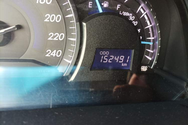 Used Toyota Camry 2015 2.0G Premier Edition Odometer Close Up