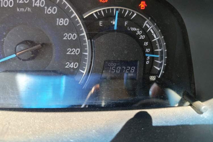 Used Toyota Camry 2015 2.0G Premier Edition Odometer Close Up