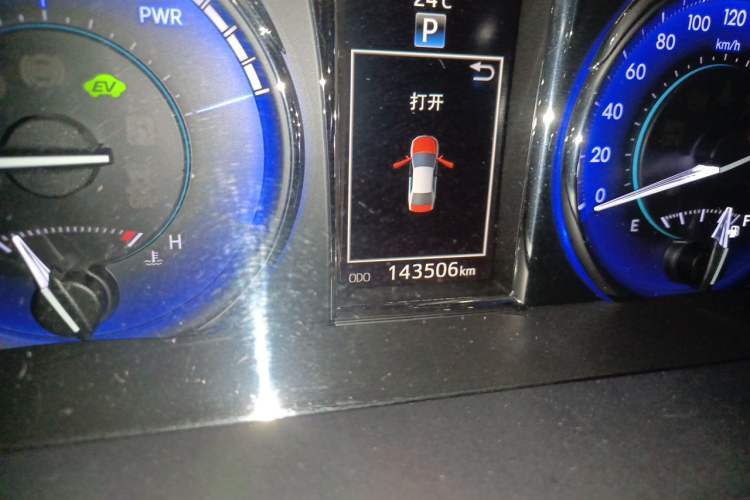 Used Toyota Camry 2015 Dual-Engine 2.5 HG Luxury Navigation Edition Odometer Close Up