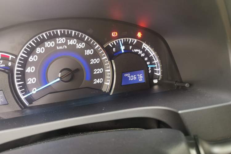 Used Toyota Camry 2015 2.0G Premier Edition Odometer Close Up