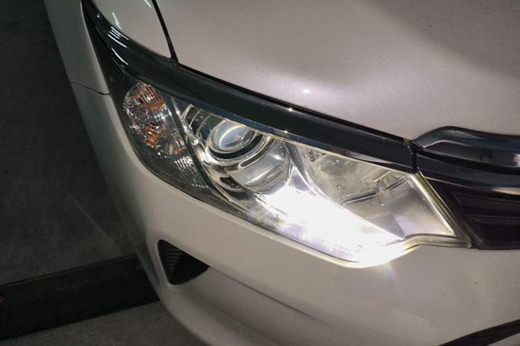 Used Toyota Camry 2015 2.0G Premier Edition Right Front Headlight