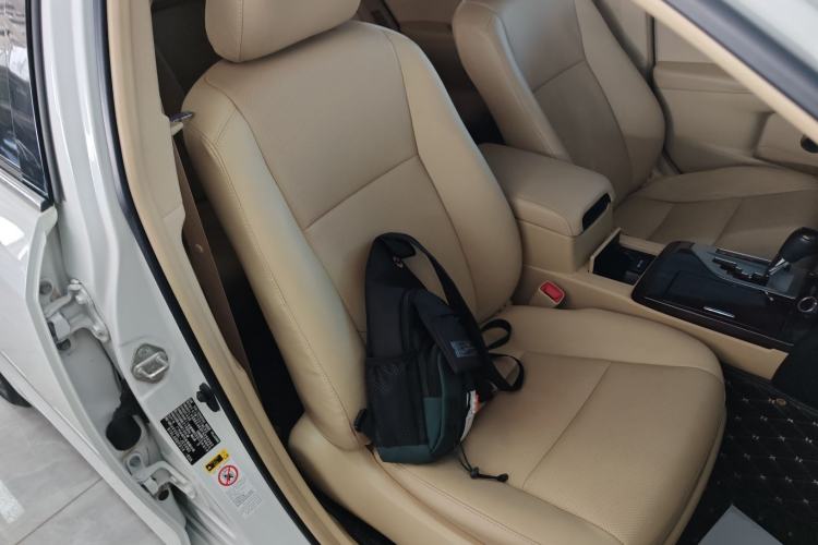 Used Toyota Camry 2015 Dual-Engine 2.5 HG Luxury Navigation Edition Right Front Seat