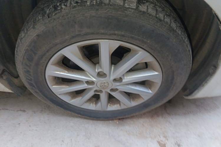 Used Toyota Camry 2015 2.0E Elite Edition Right Front Wheel Hub