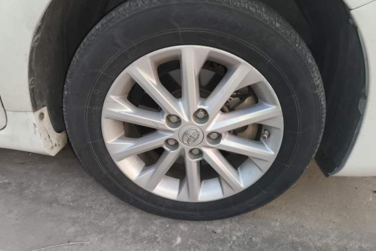 Used Toyota Camry 2015 2.0E Elite Edition Right Front Wheel Hub