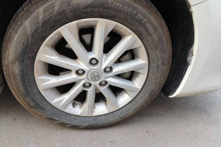 Used Toyota Camry 2015 2.0E Elite Edition Right Front Wheel Hub