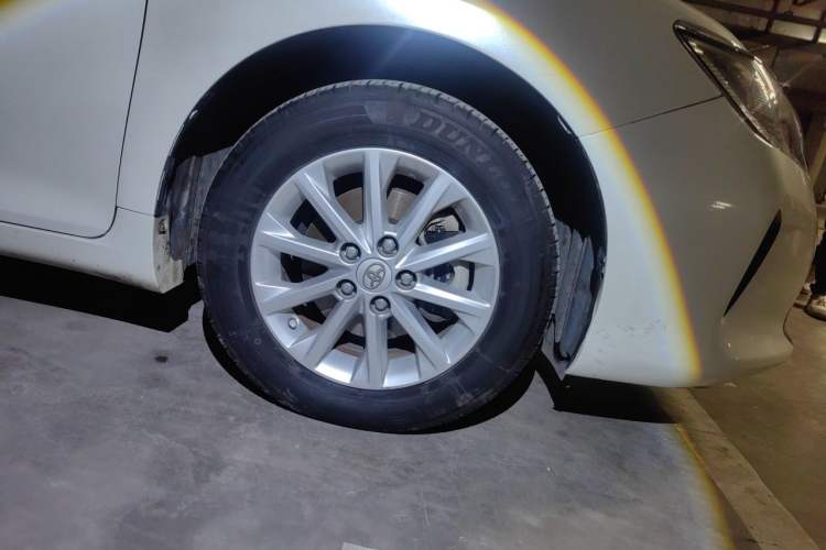Used Toyota Camry 2015 2.0E Elite Edition Right Front Wheel Hub