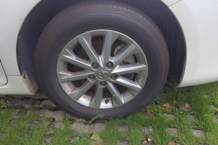 Used Toyota Camry 2015 2.0G Premier Edition Right Front Wheel Hub