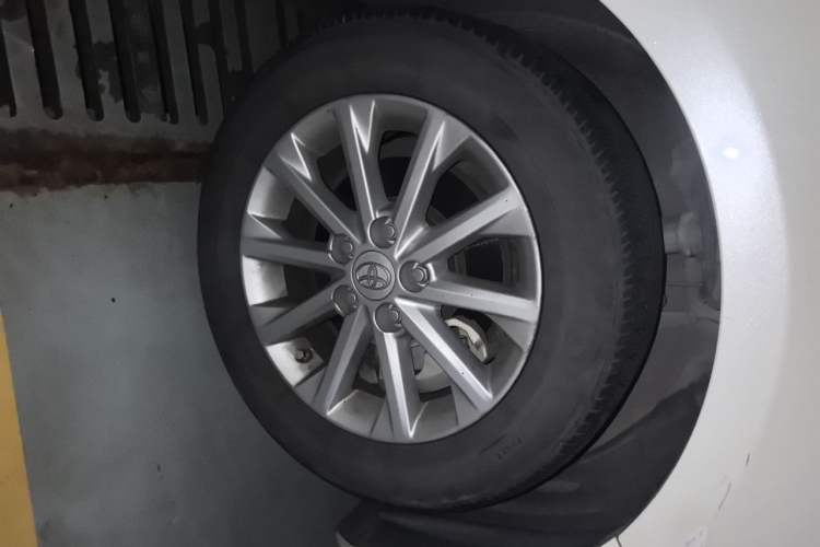 Used Toyota Camry 2015 2.0G Premier Edition Right Front Wheel Hub