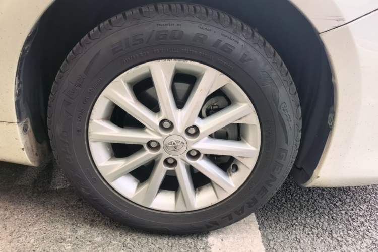 Used Toyota Camry 2015 2.0G Premier Edition Right Front Wheel Hub