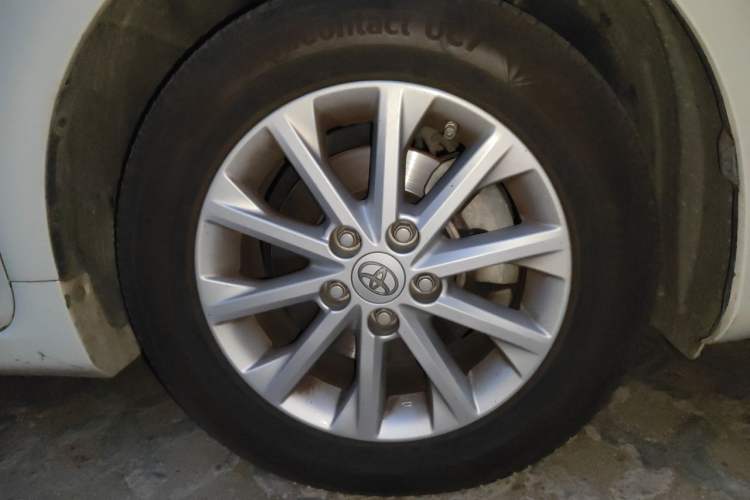 Used Toyota Camry 2015 2.0G Premier Edition Right Front Wheel Hub