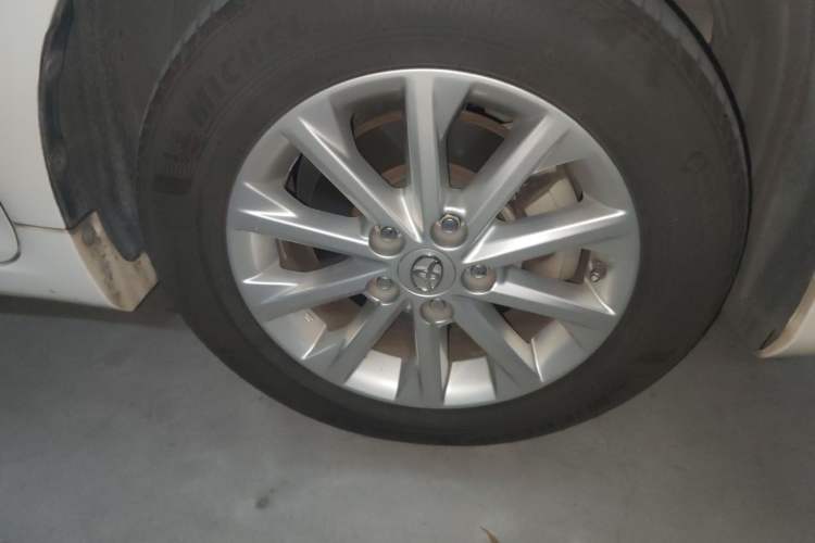 Used Toyota Camry 2015 2.0G Premier Edition Right Front Wheel Hub