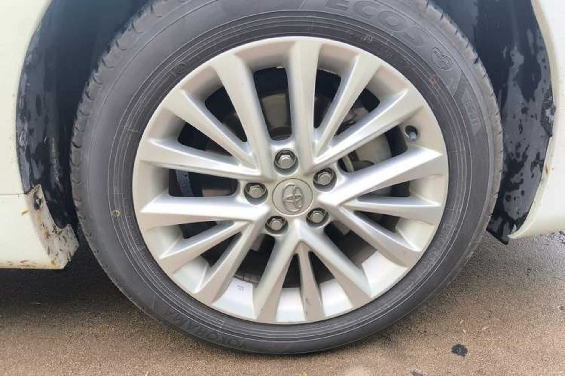 Used Toyota Camry 2015 2.5G Luxury Navigation Edition Right Front Wheel Hub