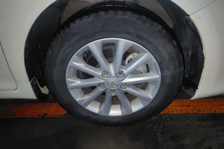 Used Toyota Camry 2015 2.0G Premier Edition Right Front Wheel Hub