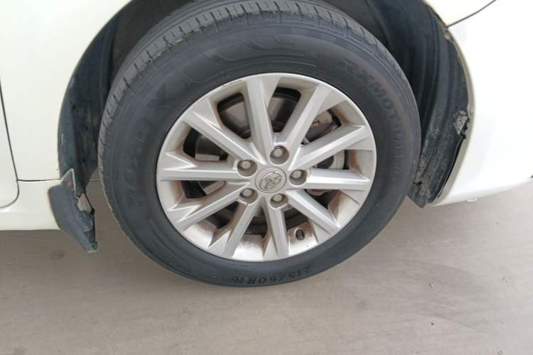 Used Toyota Camry 2015 2.0E Elite Edition Right Front Wheel Hub