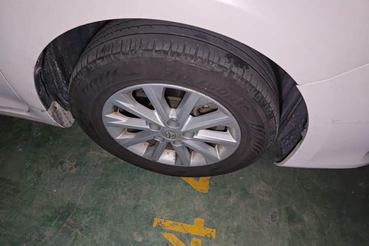 Used Toyota Camry 2015 2.0E Elite Edition Right Front Wheel Hub