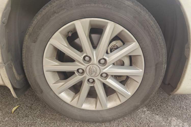 Used Toyota Camry 2015 2.0G Premier Edition Right Front Wheel Hub