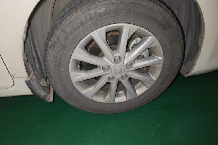 Used Toyota Camry 2015 2.0G Premier Edition Right Front Wheel Hub