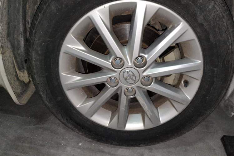 Used Toyota Camry 2015 2.0G Premier Edition Right Front Wheel Hub