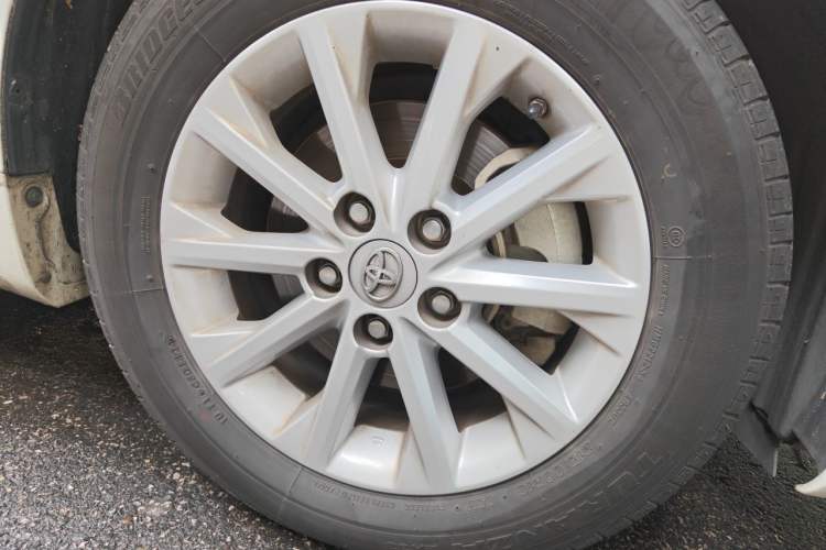 Used Toyota Camry 2015 2.0G Premier Edition Right Front Wheel Hub