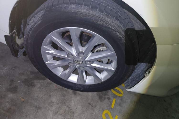 Used Toyota Camry 2015 2.0G Premier Edition Right Front Wheel Hub