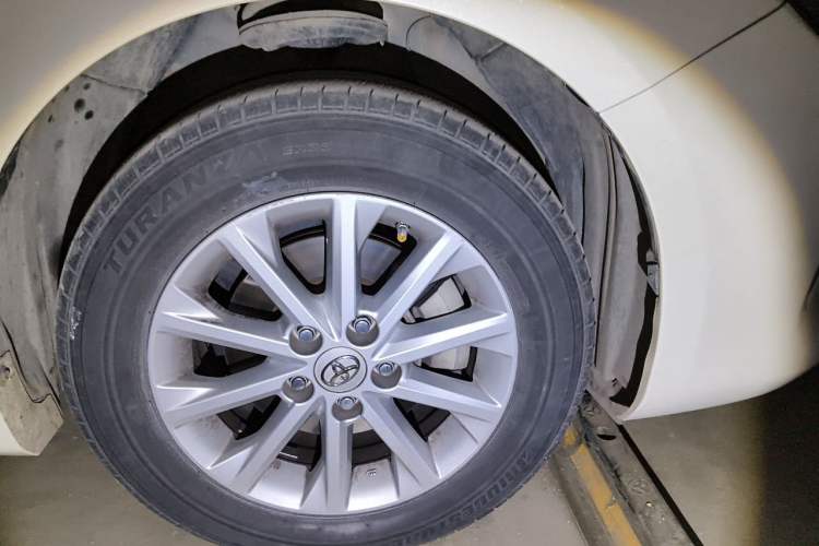 Used Toyota Camry 2015 2.0G Premier Edition Right Front Wheel Hub