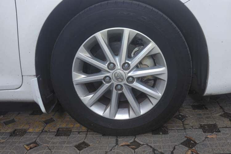 Used Toyota Camry 2015 2.0G Premier Edition Right Front Wheel Hub