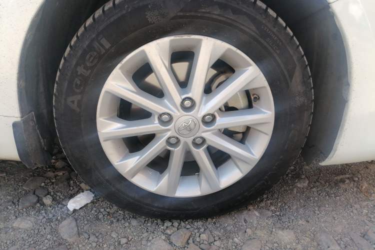 Used Toyota Camry 2015 2.0G Premier Edition Right Front Wheel Hub