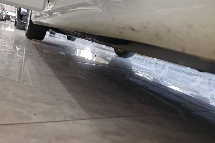 Used Toyota Camry 2015 Dual-Engine 2.5 HG Luxury Navigation Edition Right Side Sill
