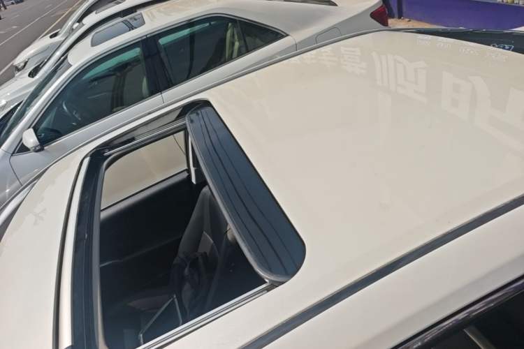 Used Toyota Camry 2015 2.0G Premier Edition Roof
