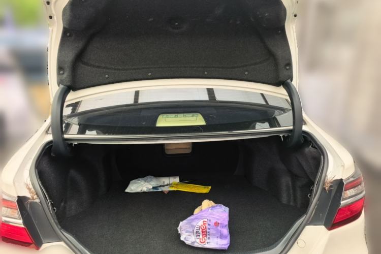 Used Toyota Camry 2015 2.0G Premier Edition Trunk