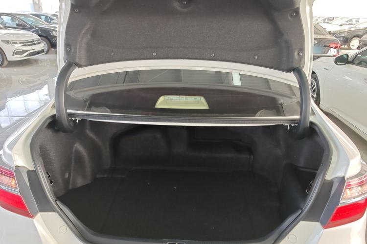 Used Toyota Camry 2015 Dual-Engine 2.5 HG Luxury Navigation Edition Trunk