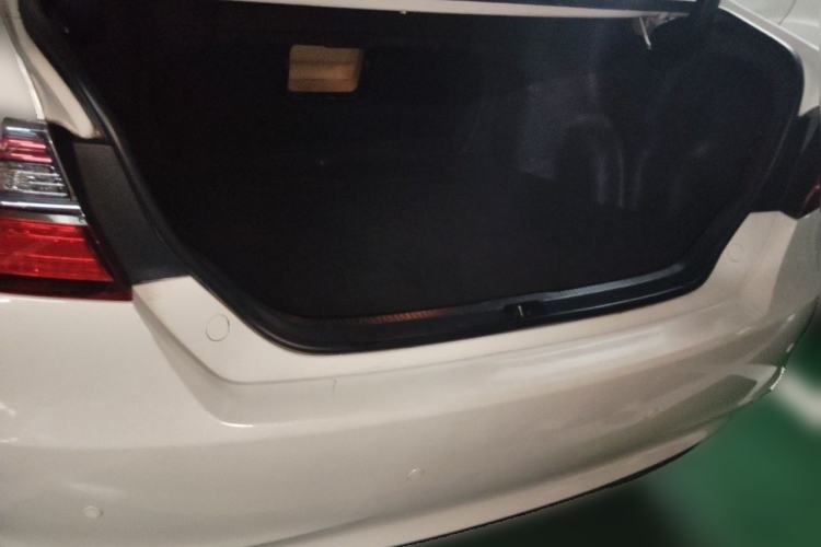 Used Toyota Camry 2015 2.0G Premier Edition Trunk