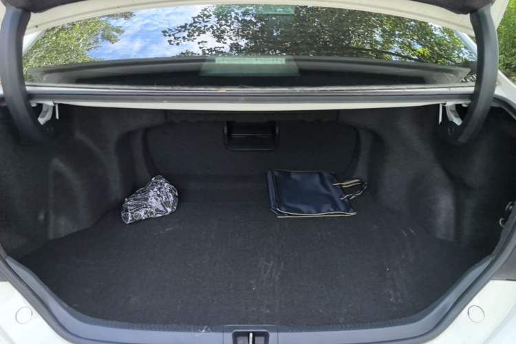 Used Toyota Camry 2015 2.0G Premier Edition Trunk