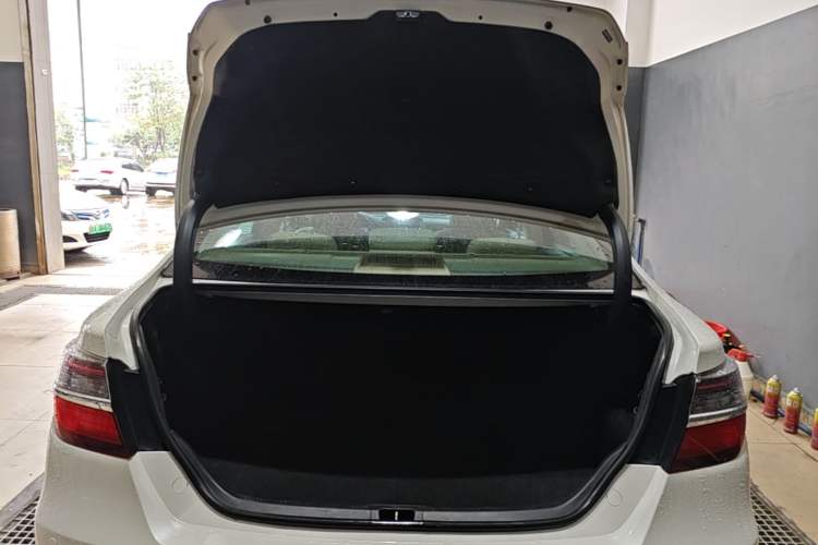 Used Toyota Camry 2015 Dual-Engine 2.5 HG Luxury Navigation Edition Trunk