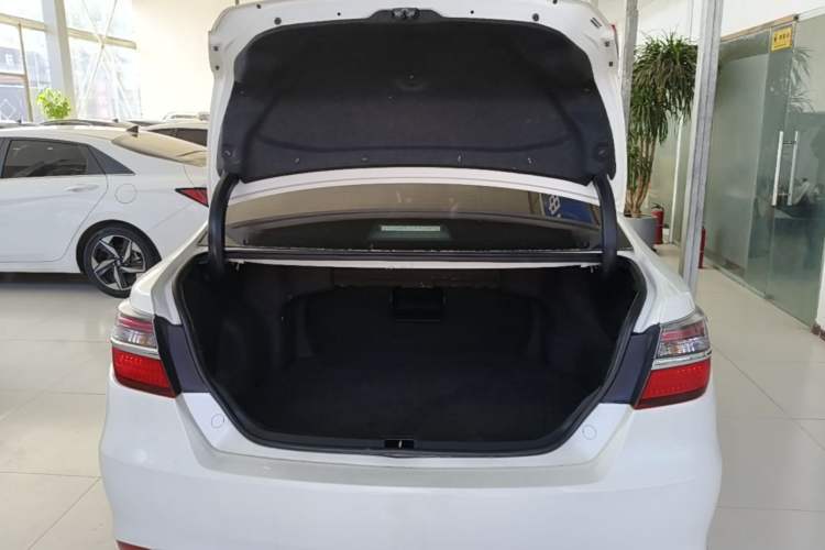Used Toyota Camry 2015 2.5G Luxury Navigation Edition Trunk