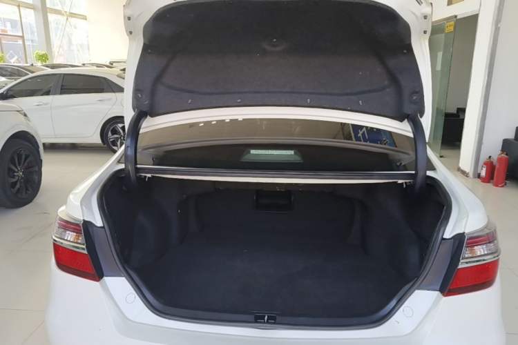 Used Toyota Camry 2015 2.5G Luxury Navigation Edition Trunk