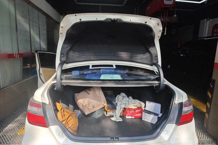 Used Toyota Camry 2015 2.0G Premier Edition Trunk