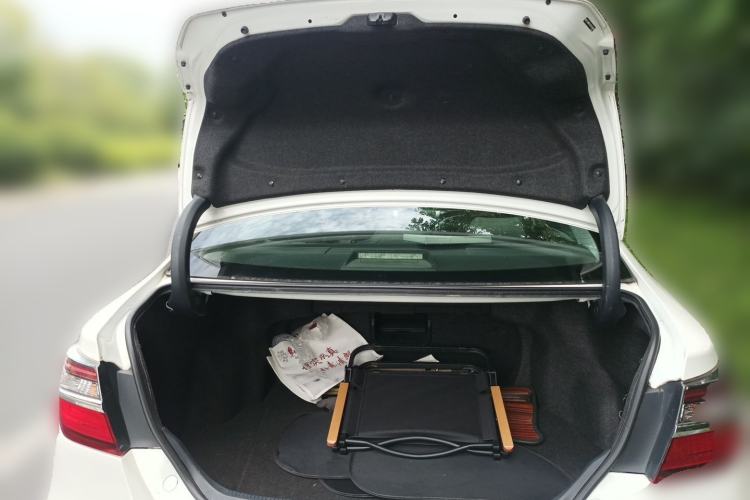 Used Toyota Camry 2015 2.0G Premier Edition Trunk