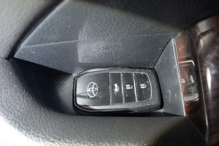 Used Toyota Camry 2015 2.0G Premier Edition Vehicle Key