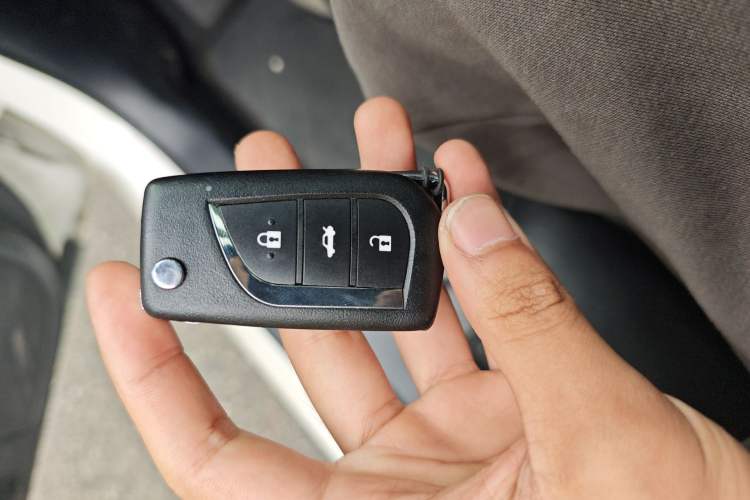 Used Toyota Camry 2015 2.0G Premier Edition Vehicle Key